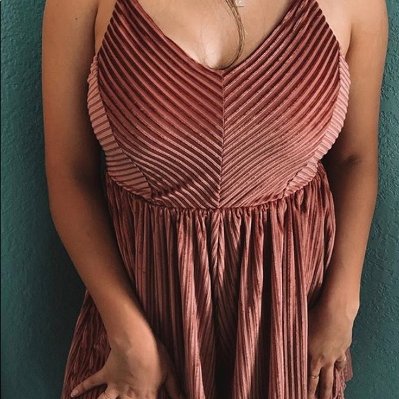 Flowy Romper - Picture 1 of 2